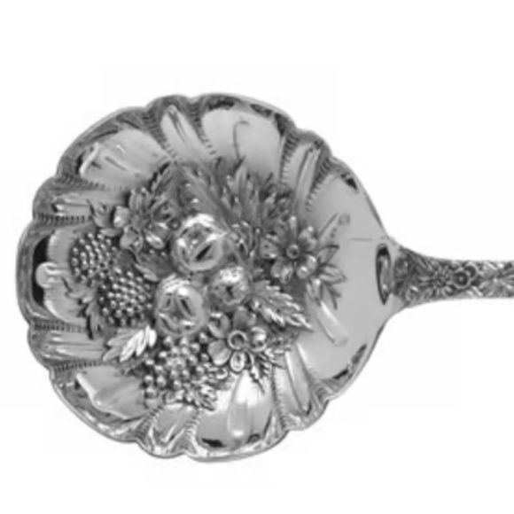 KIRK STIEFF Sterling Silver Large Solid Shell Berry/Casserole Spoon Repousse - Picture 2 of 10
